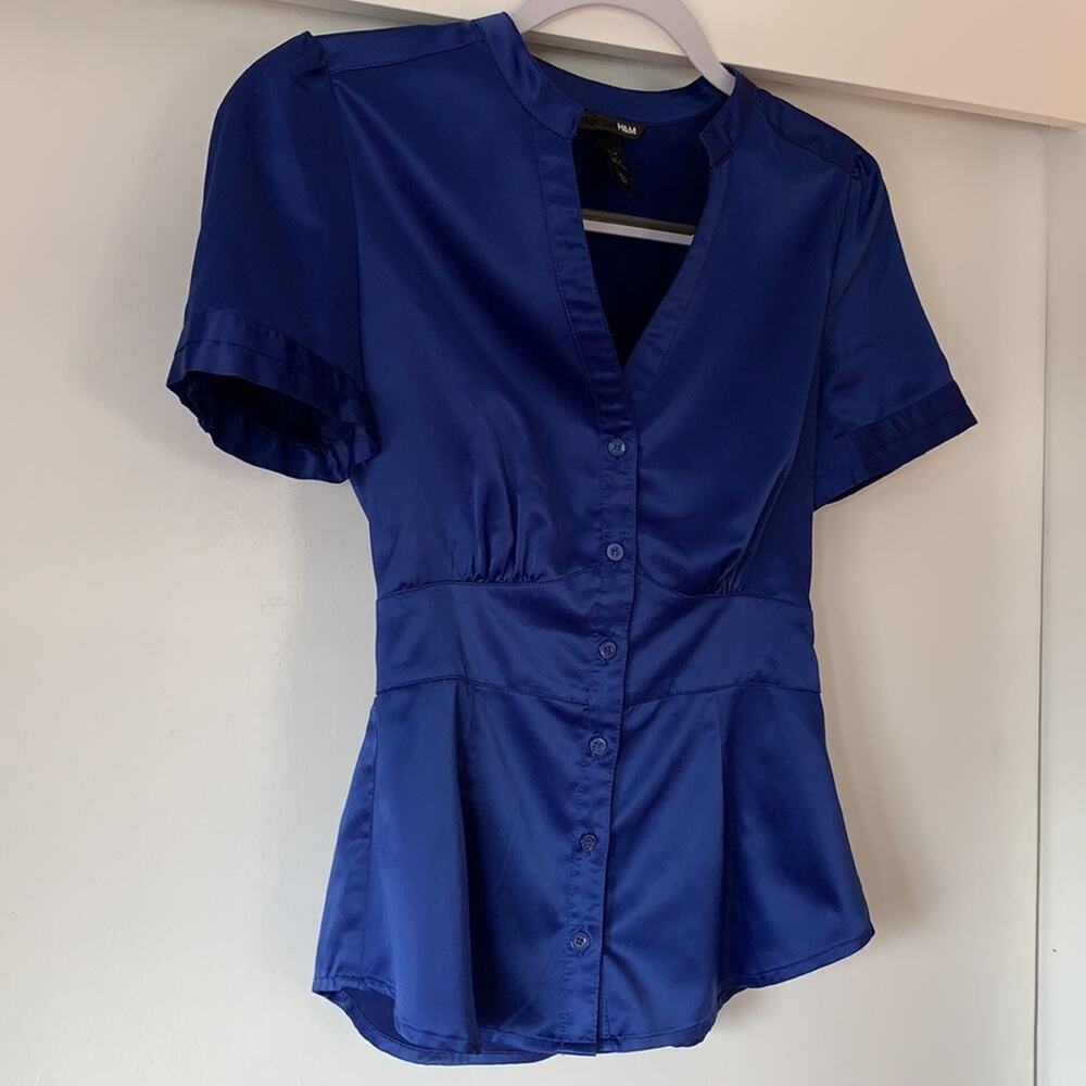 H&M blue button down blouse - Picture 2 of 11